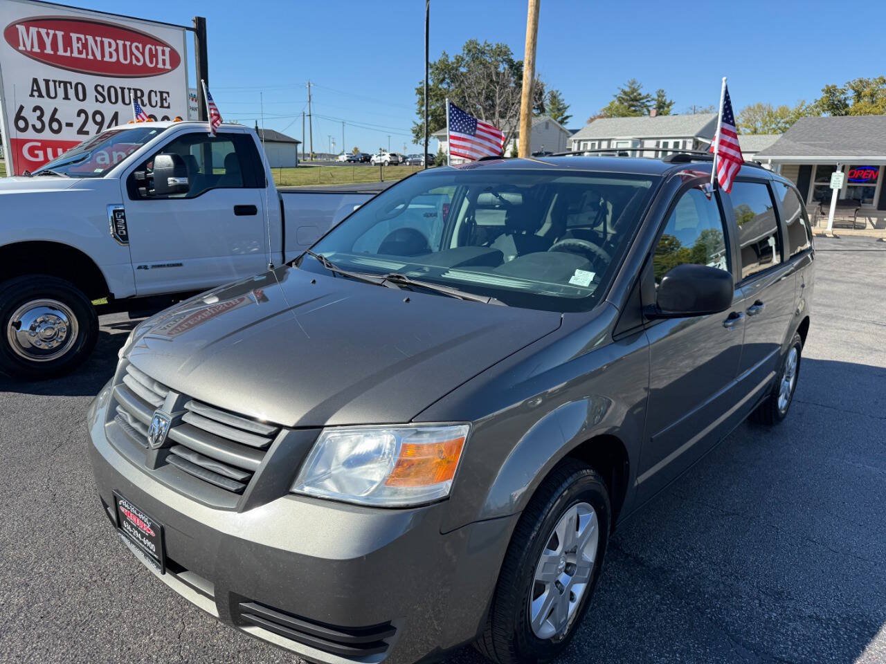 Used 2010 Dodge Grand Caravan SE FWD image 2