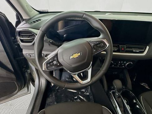 Used 2024 Chevrolet TrailBlazer LT w/ LT Cold Weather Package FWD image 13