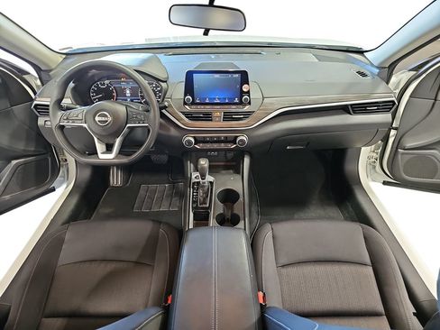 Used 2025 Nissan Altima 2.5 SV FWD image 9