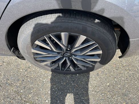 Used 2025 Nissan Altima 2.5 SV FWD image 31
