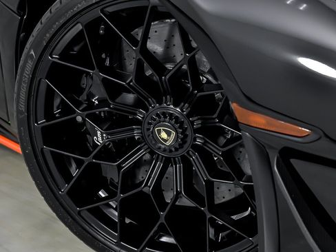 Used 2021 Lamborghini Huracan STO image 4