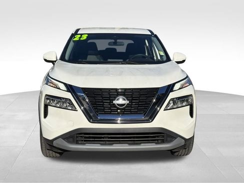 Used 2023 Nissan Rogue SV image 2