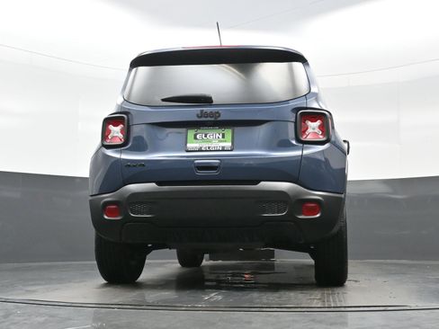 Used 2023 Jeep Renegade Latitude AWD/4WD image 30