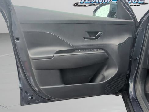 Used 2025 Hyundai Kona SEL FWD image 17