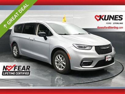 Used 2024 Chrysler Pacifica Touring-L