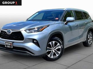 Used 2023 Toyota Highlander XLE AWD/4WD video 1
