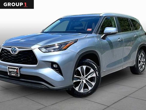 Used 2023 Toyota Highlander XLE AWD/4WD image 1