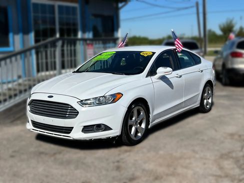 Used 2016 Ford Fusion SE image 1