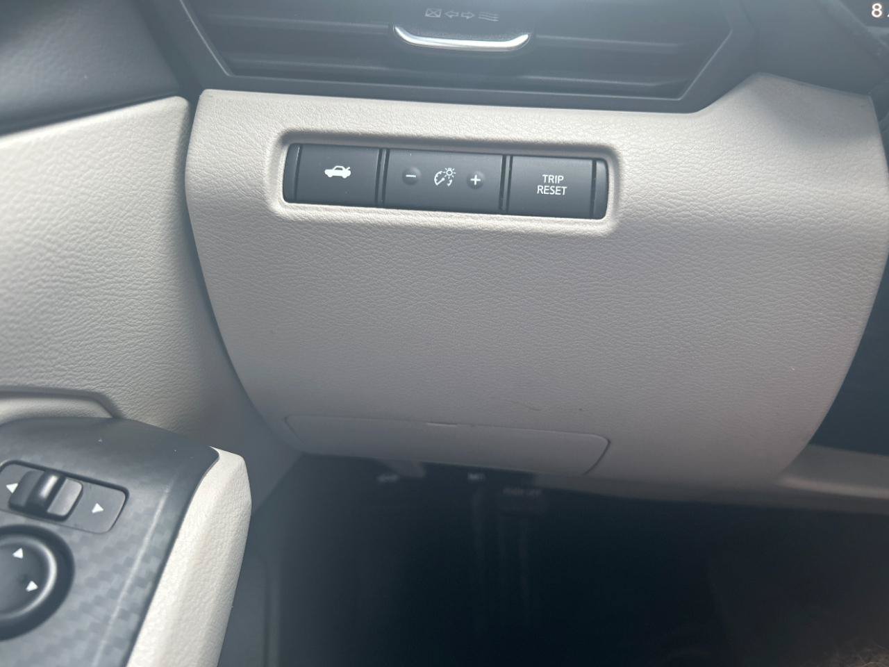 Used 2024 Nissan Altima 2.5 SV FWD image 16