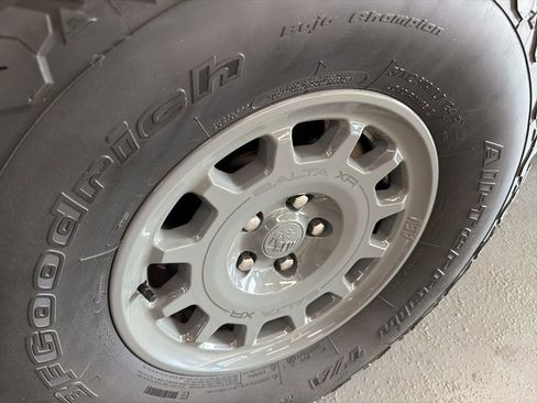 Used 2022 Jeep Gladiator Rubicon w/ LED Lighting Group image 8