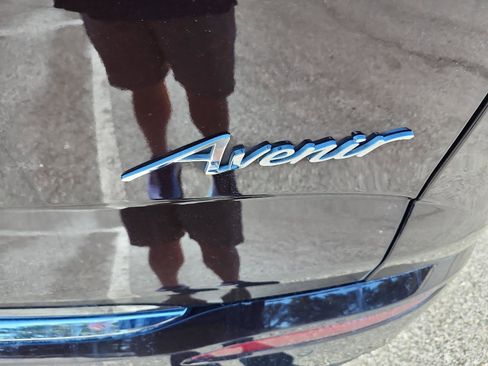 Certified 2024 Buick Enclave Avenir w/ Avenir Technology Package image 5