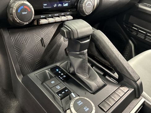 Used 2024 Toyota Tacoma SR5 AWD/4WD image 23