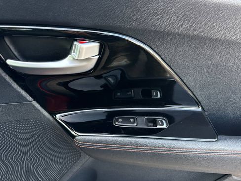 Used 2020 Kia Niro Touring image 20