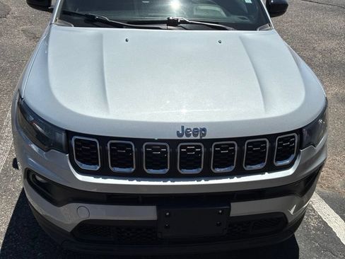 Used 2024 Jeep Compass Latitude AWD/4WD image 1