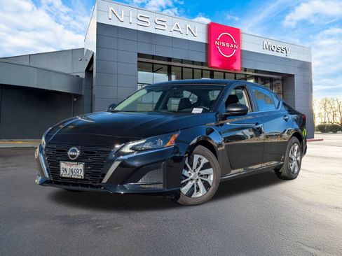 Used 2025 Nissan Altima 2.5 S image 1