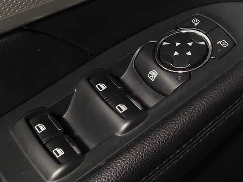 Used 2017 Ford Explorer XLT FWD image 27