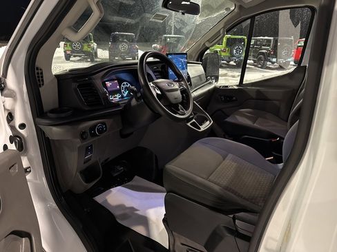 Used 2023 Ford Transit 350 XLT image 6