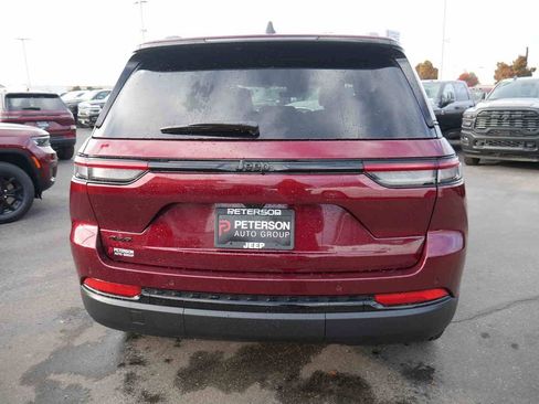 New 2025 Jeep Grand Cherokee Altitude image 17