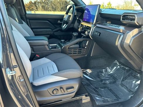 Used 2024 Toyota Tacoma TRD Off-Road image 15