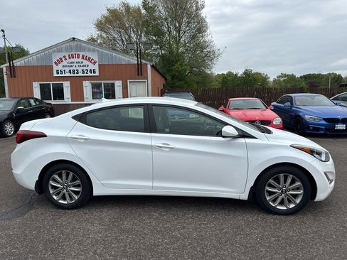 Used 2015 Hyundai Elantra SE w/ Option Group 02 FWD image 4