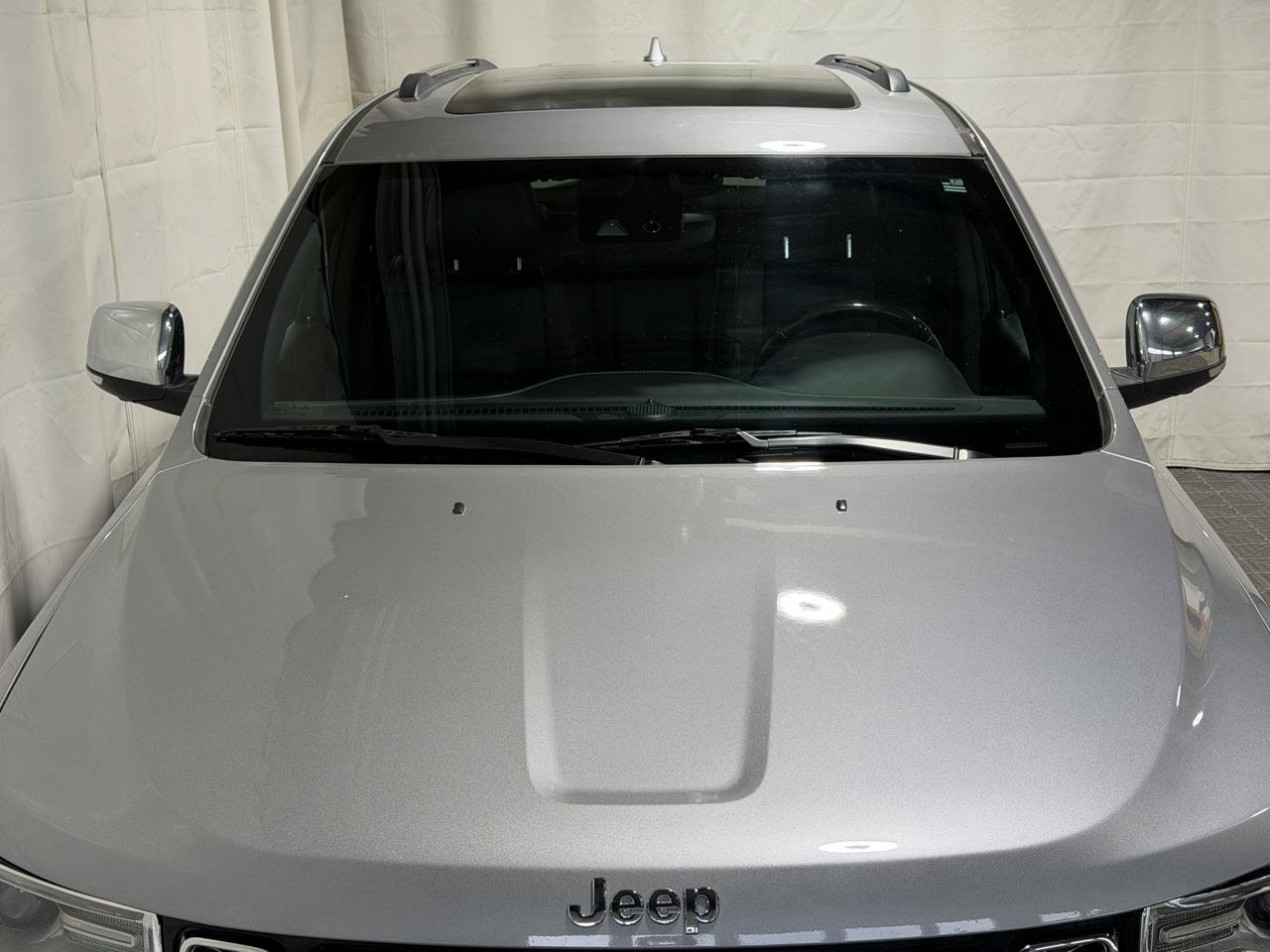 Used 2017 Jeep Grand Cherokee Overland w/ Jeep Active Safety Group AWD/4WD image 2