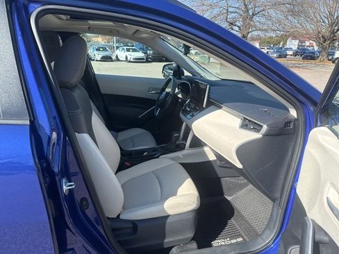 Used 2024 Toyota Corolla Cross XLE image 21