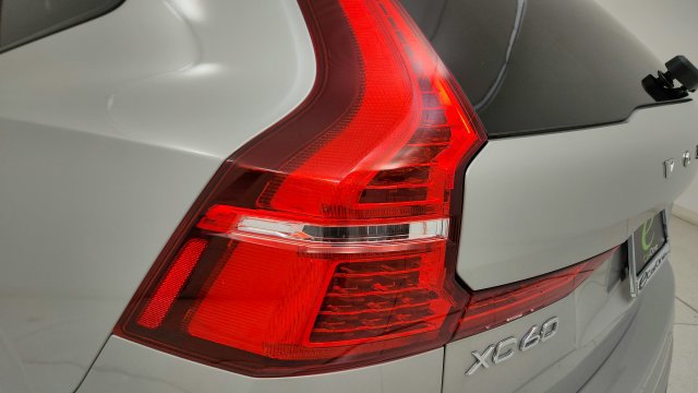 Used 2025 Volvo XC60 B5 Core AWD/4WD image 26