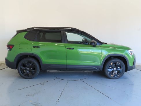 New 2026 Volkswagen Taos SE FWD image 2