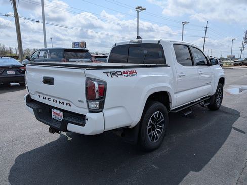 Used 2021 Toyota Tacoma TRD Sport w/ TRD Premium Sport Package image 9