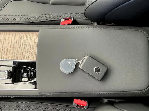 New 2026 Volvo XC90 B5 Plus image 35