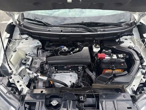 Used 2017 Nissan Rogue SV image 19