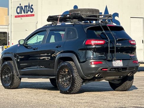 Used 2018 Jeep Cherokee Trailhawk w/ Comfort/Convenience Group image 6