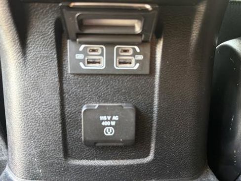 Used 2023 Jeep Gladiator Rubicon w/ Cold Weather Group image 17