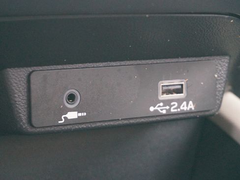 Used 2025 Subaru Forester AWD/4WD image 19
