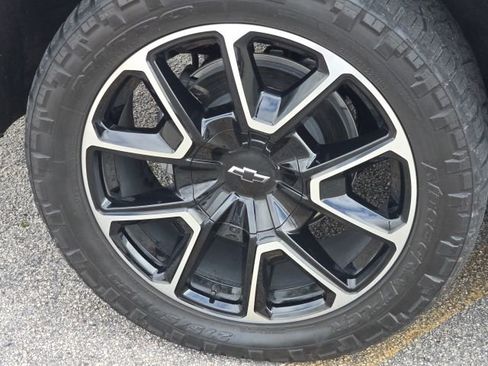 Used 2023 Chevrolet Suburban RST w/ Luxury Package image 10