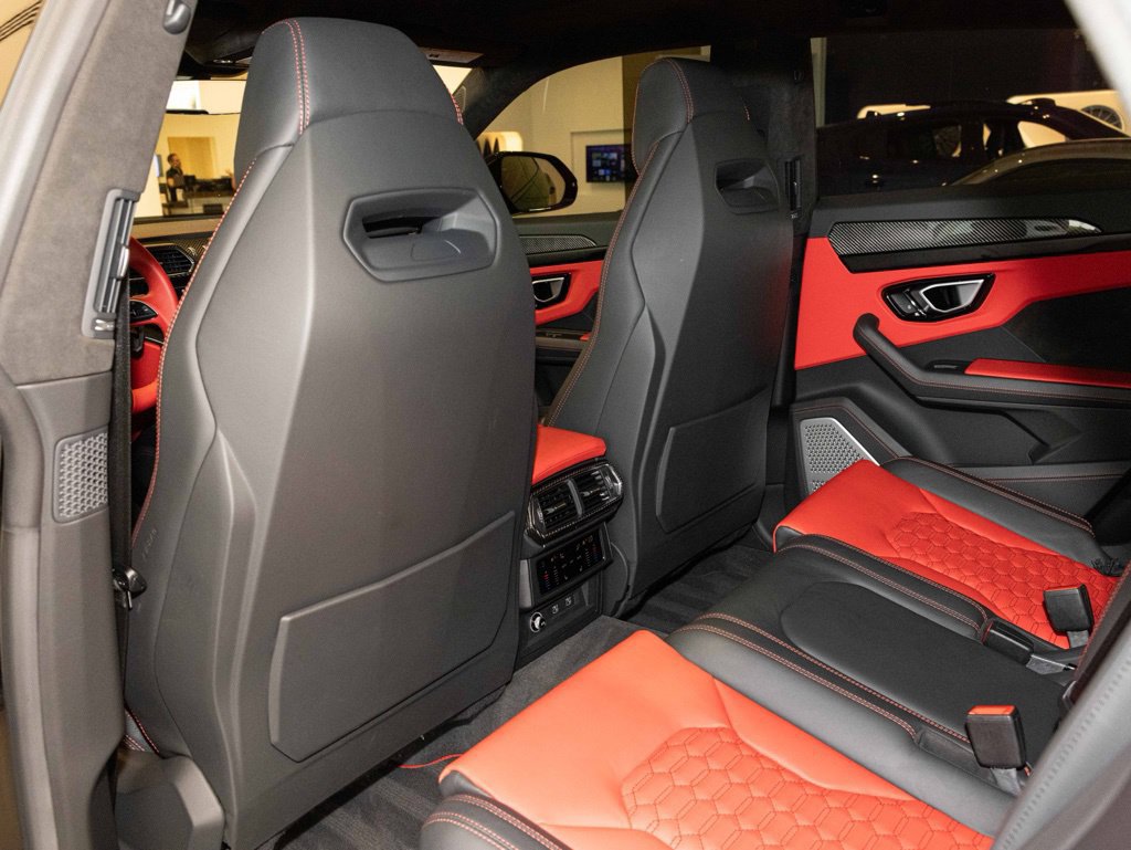 Used 2022 Lamborghini Urus AWD/4WD image 42
