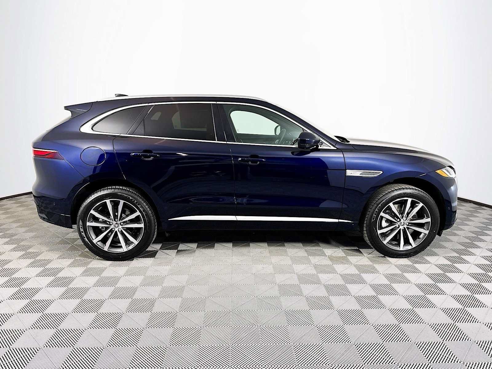 New 2025 Jaguar F-PACE R-Dynamic S AWD/4WD image 4