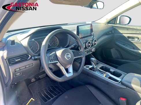 Used 2023 Nissan Sentra SV image 11