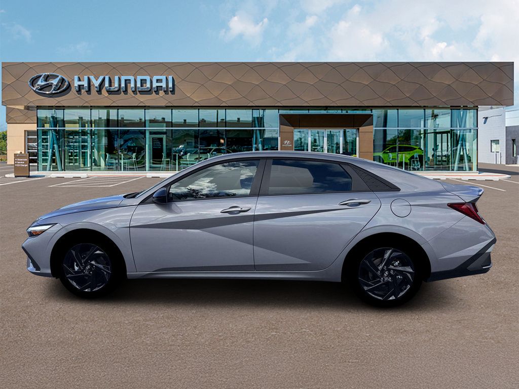 New 2026 Hyundai Elantra SEL FWD image 3