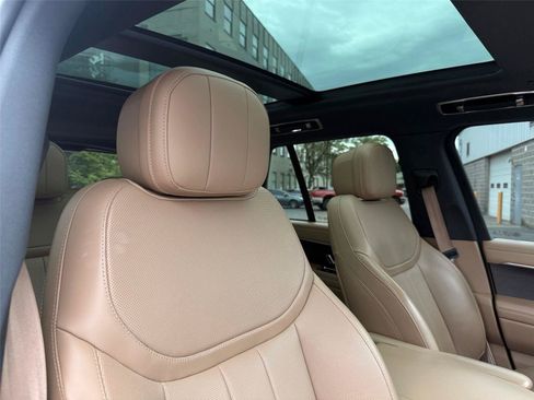 Used 2025 Land Rover Range Rover SE AWD/4WD image 28