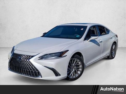 Used 2022 Lexus ES 300h Ultra Luxury image 1
