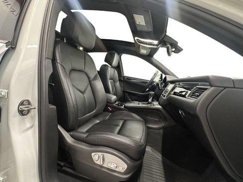 Used 2018 Porsche Macan AWD/4WD image 18