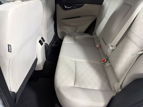Used 2018 Nissan Rogue Sport SV AWD/4WD image 18