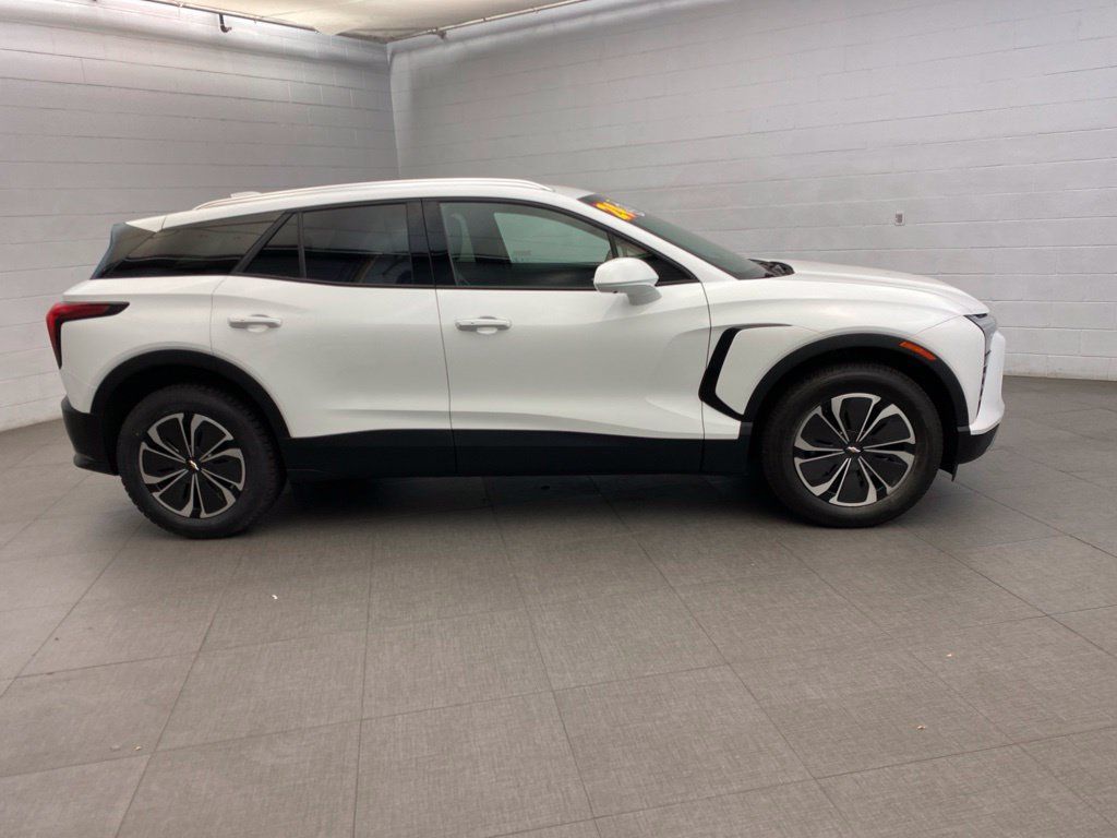 Used 2024 Chevrolet Blazer EV LT AWD/4WD image 8