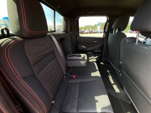 Used 2025 Nissan Frontier PRO-4X w/ Pro Convenience Package AWD/4WD image 33