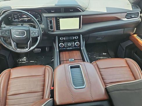 Used 2024 GMC Yukon Denali Ultimate AWD/4WD image 19