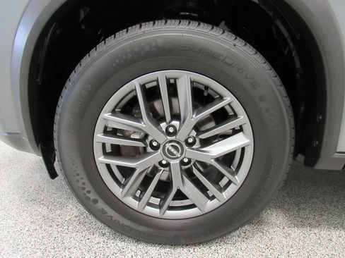 Used 2023 Nissan Rogue S AWD/4WD image 10