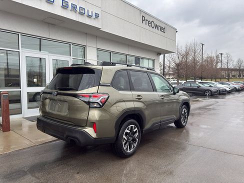 Used 2025 Subaru Forester Premium image 3