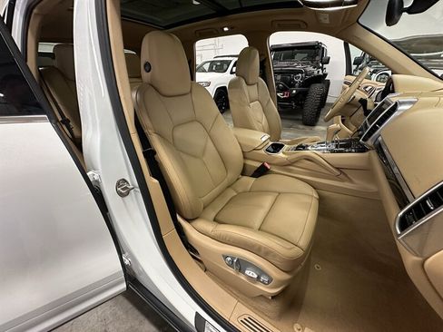 Used 2013 Porsche Cayenne Diesel AWD/4WD image 33