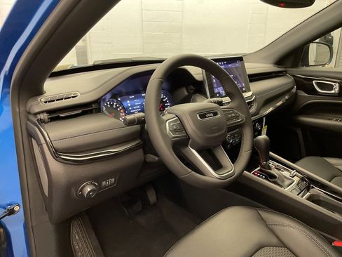 New 2026 Jeep Compass Latitude image 13